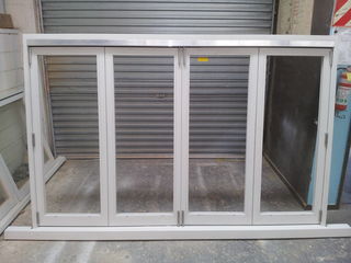 Bi-folding window